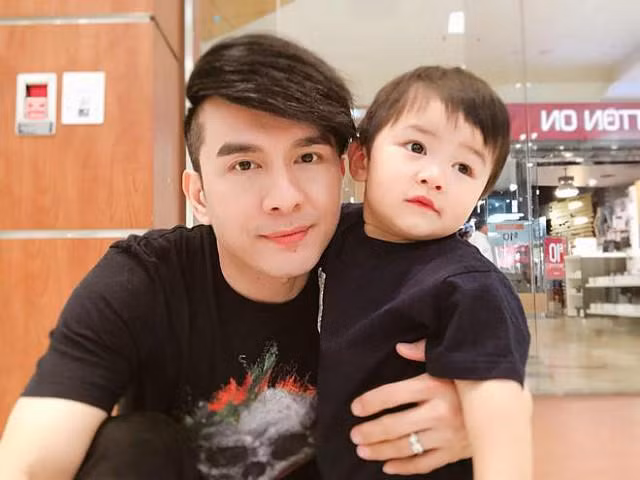 Dan Truong khoe con trai Thien Tu “chuan ban sao cua bo