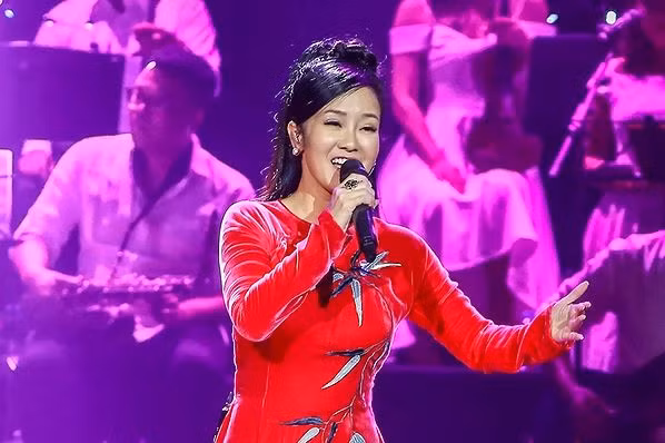 Hong Nhung lien tuc hat nham loi va nhan tru cat xe