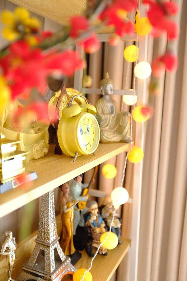 Nam ca sĩ dùng các loại bóng đèn để khiến ngôi nhà thêm lung linh, đẹp mắt.