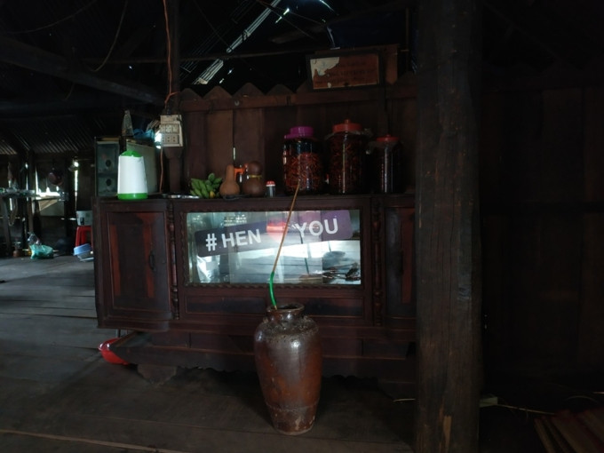 Bên trong căn nhà không treo nhiều hình ảnh của H'Hen Niê hay có nội thất gì quá sang trọng.