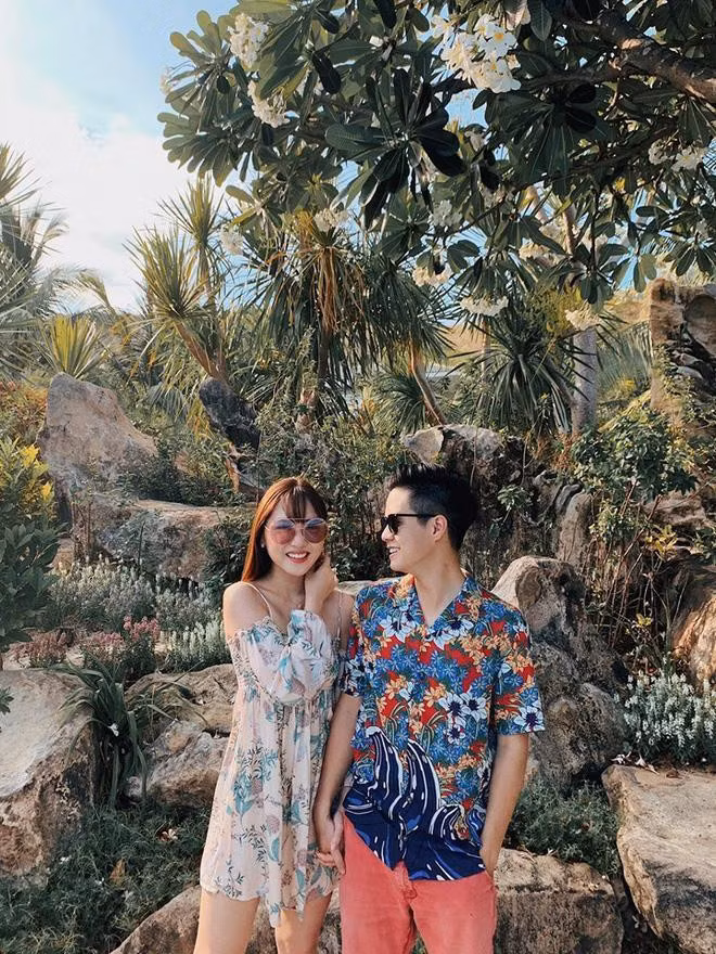 Đầu tháng 7 vừa qua, trên trang cá nhân, Chloe Nguyễn đăng tấm ảnh công khai bạn trai. Cô viết: "Just really, really glad we found each other" (tạm dịch: Thật vui vì chúng tôi đã tìm thấy nhau). Chia sẻ với Zing.vn, 9X cho biết người đàn ông trong bức hình là "nửa kia" của cô, tên Phạm Minh Trí (nickname Zim, 27 tuổi). Theo lời Chloe, bạn trai cô là người đàn ông nhẹ nhàng, luôn giúp cô rất nhiều điều, đặc biệt là cách cân bằng cuộc sống.