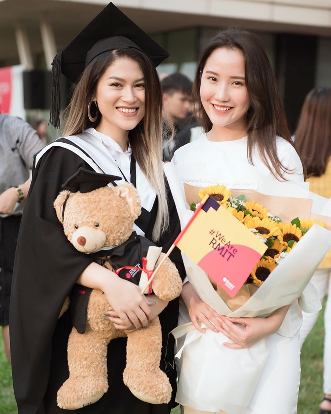 Cùng sinh ra trong gia đình giàu có, nổi tiếng trong giới trẻ, sở hữu ngoại hình nổi bật nên tình bạn 8 năm của Primmy Trương - Ngọc Thanh Tâm nhận được nhiều sự chú ý của dân mạng. 2 cô nàng thường xuyên diện đồ đôi, đi chơi, đi du lịch cùng nhau. Trong vài lần chia sẻ trên story, Primmy Trương cho biết trong mắt cô, người bạn thân là mẫu con gái luôn tự lập, cố gắng bằng mọi giá để đạt được những gì mình muốn.