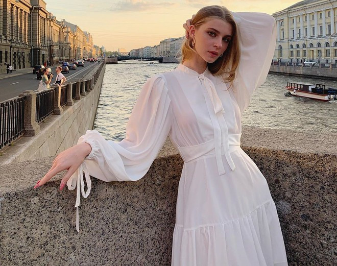 Yung Dari (sinh năm 1997) được nhiều người biết đến với biệt danh “công chúa lạnh lùng”. Ngoài là hot girl nổi tiếng ở Nga, cô còn gây chú ý ở Trung Quốc, Hàn Quốc, Nhật Bản và Việt Nam. Cô sở hữu trang cá nhân có 318.000 người theo dõi.