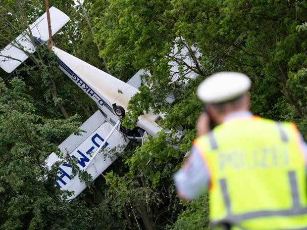 May bay roi, phi cong va vo thoat chet ky dieu