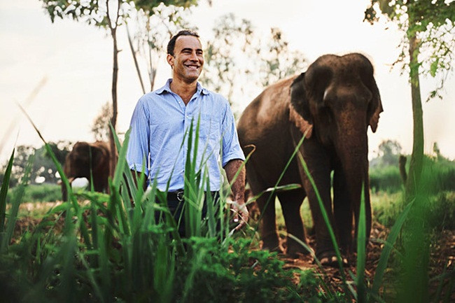 Cà phê Black Ivory lấy từ phân voi được sản xuất ở Thái Lan. Mức giá bán là 1.100 USD/kg (~25 triệu đồng) đắt hơn cả cà phê chồn.