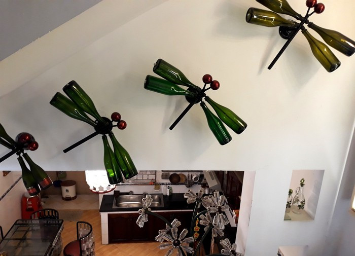 Căn nhà đặc biệt này được vợ chồng ông Bình gọi là "Ngôi nhà cho lại", nói lái lại là "Ngôi nhà chai lọ". Gần như mọi đồ vật nội thất trong nhà đều do chính tay ông Bình thiết kế rồi tự làm ngay góc tái chế trong nhà mình.