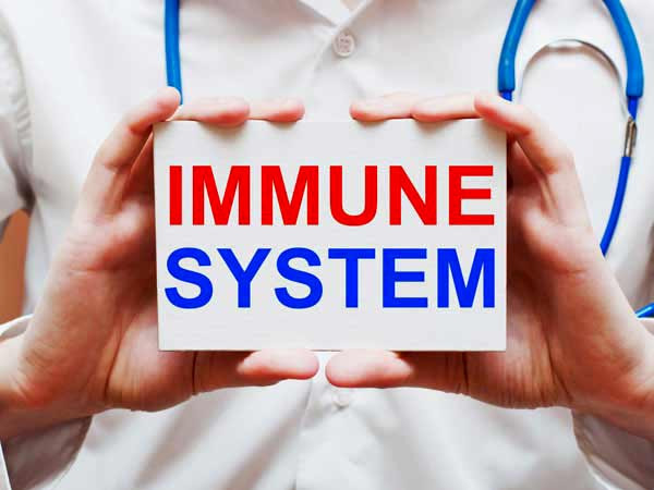 Tăng cường hệ miễn dịch: Tắm nước lạnh làm tăng số lượng virus chống lại các tế bào bạch cầu. Do đó, thường xuyên làm việc này sẽ kích hoạt hệ thống miễn dịch, giúp cơ thể hình thành phản xạ với các điều kiện bất lợi từ bên ngoài.