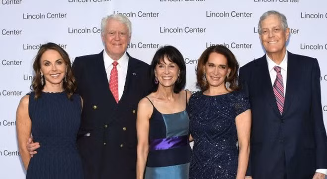 Gia toc giau nhat the gioi kiem 4 trieu USD moi gio