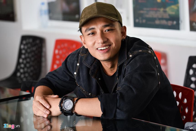 Trong The Face 2017, Hữu Vi bị chê bai vì cách dẫn mờ nhạt, kiệm lời. Nếu như ở mùa một, Vĩnh Thụy không được ngồi cạnh HLV hay BGK để đóng góp ý kiến thì ở mùa hai Hữu Vi có rất nhiều đất để chứng tỏ mình. Thế nhưng vai trò của anh không được đánh giá cao. Nam diễn viên liên tục bị phản ứng vì lối dẫn kém duyên.