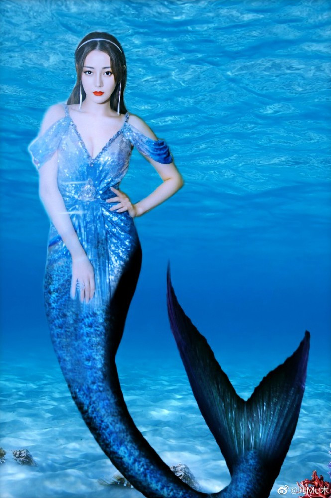Số khác khen cô xinh đẹp như nàng tiên cá. Thậm chí, có người còn chế ảnh Địch Lệ Nhiệt Ba được gắn thêm đuôi cá, tạo dáng trong lòng đại dương.