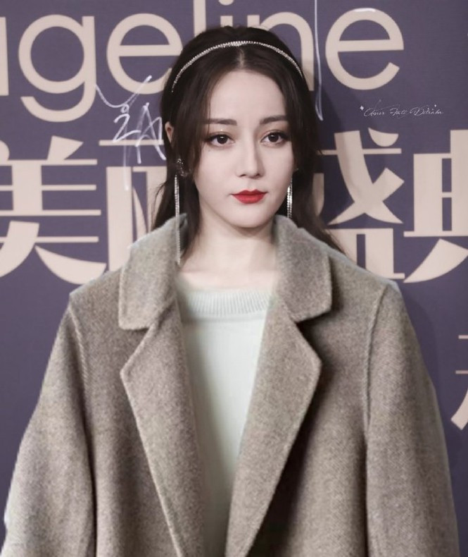 Loạt ảnh mặc đồ cho Nhiệt Ba nhận được sự thích thú từ dân mạng, không ít người hưởng ứng theo phong trào.