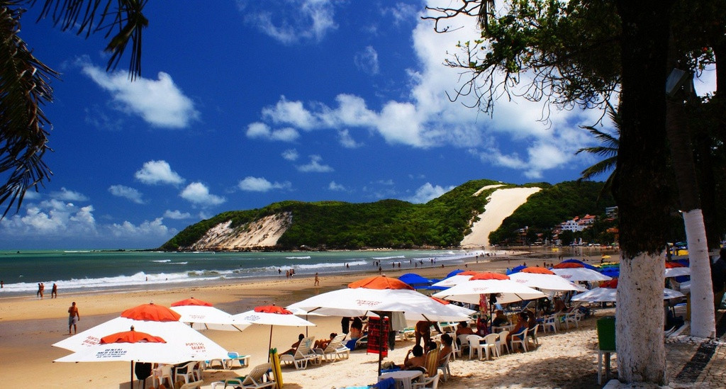 Natal, Brazil: Thành phố Natal nằm trên bờ biển Đại Tây Dương của Brazil. Các điểm tham quan nổi tiếng ở đây là những bãi biển, địa danh lịch sử và trung tâm mua sắm. Bãi biển đông người là nơi du khách thường xuyên bị cướp tài sản. Tỷ lệ giết người trong thành phố là 102,56/100.000 (tức cứ 100.000 người, có khoảng 103 nạn nhân bị giết).