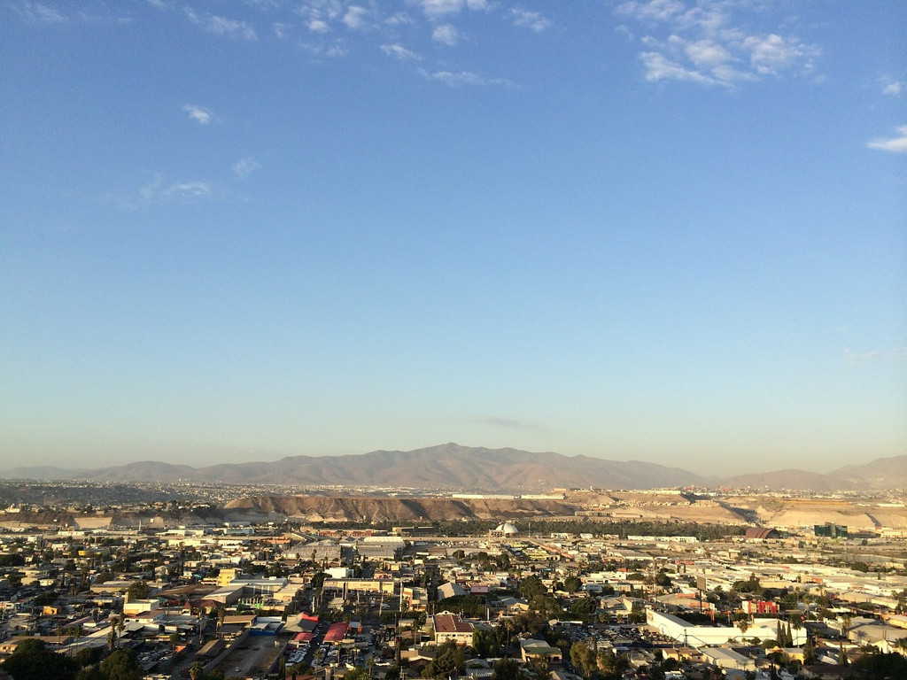 Tijuana, Mexico: Tijuana là một trong những thành phố phát triển nhanh nhất ở Mexico. Tuy nhiên, nơi đây cũng đang trở thành tụ điểm tội phạm của đất nước. Các điểm công cộng và nơi du lịch nổi tiếng là môi trường thuận lợi cho những kẻ móc túi và cướp giật. Thành phố là nơi diễn ra hoạt động buôn người và trao đổi ma túy. Tỷ lệ giết người ở thành phố là 100,77/100.000 (tức cứ 100.000 người, có khoảng 101 nạn nhân bị giết).