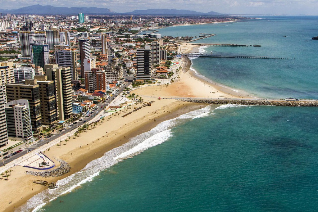 Fortaleza, Brazil: Fortaleza là thành phố ở Đông Bắc Brazil, nổi tiếng về văn hóa, lịch sử, các bãi biển và nhiều điểm du lịch khác. Tỷ lệ giết người ở thành phố ngoại ô này ở mức báo động đỏ. Các vụ trộm cắp, cướp nơi công cộng xảy ra thường xuyên. Khu phía bắc của Fortaleza được cho là nơi nguy hiểm nhất. Tỷ lệ giết người của thành phố là 83,48/100.000 (tức cứ 100.000 người, có khoảng 84 nạn nhân bị giết).