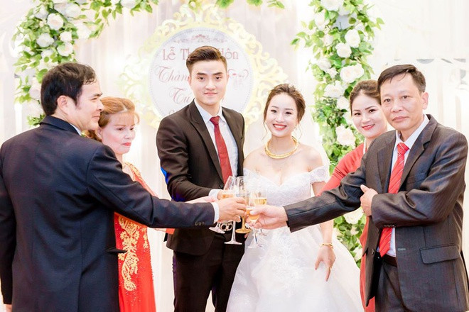 Đầu tháng 6 vừa qua, Thành An tổ chức hôn lễ với nữ xạ thủ Nguyễn Anh Tú. Anh được vợ đánh giá là chàng trai ga lăng, tình cảm và chu đáo với mọi người. Sau khi giành huy chương vàng ở SEA Games 30, anh chia sẻ muốn dành tặng danh hiệu này cho bà xã đang mang thai tại quê nhà.