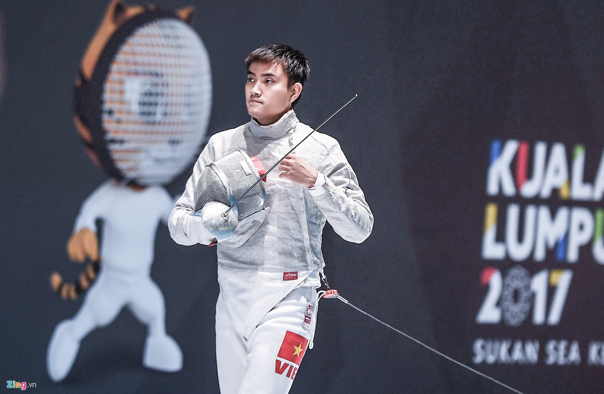 Thành An được người hâm mộ ưu ái dành tặng biệt danh "vua kiếm chém" hay "hot boy đấu kiếm" và được xem là bộ mặt của đoàn Việt Nam trong những sự kiện lớn diễn ra gần đây. Với chiều cao lý tưởng 1,87 m, gương mặt sáng cùng thành tích ấn tượng, Thành An là vận động viên được "chọn mặt gửi vàng" cầm cờ cho Đoàn thể thao Việt Nam trong lễ khai mạc tại Olympic 2016, SEA Games 2017, Asian Games 2018 và SEA Games 30. Ảnh: Lê Ngọc.