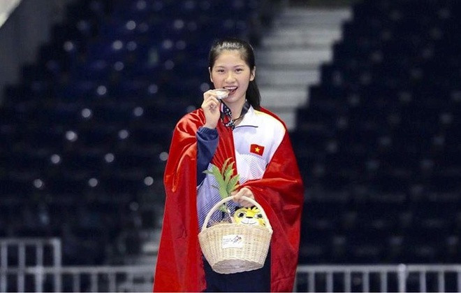 Trang Cẩm Lành (sinh năm 1996) là nữ VĐV thuộc đội tuyển karatedo Việt Nam tham dự SEA Games 30. Năm 2017, Cẩm Lành từng giành HCB ở nội dung đối kháng hạng cân 55 kg SEA Games và được kỳ vọng sẽ đổi màu huy chương tại giải đấu năm nay. Trước đó, cô nàng từng gây chú ý khi giành HCB lịch sử tại giải trẻ thế giới năm 2015 ở nội dung đối kháng.