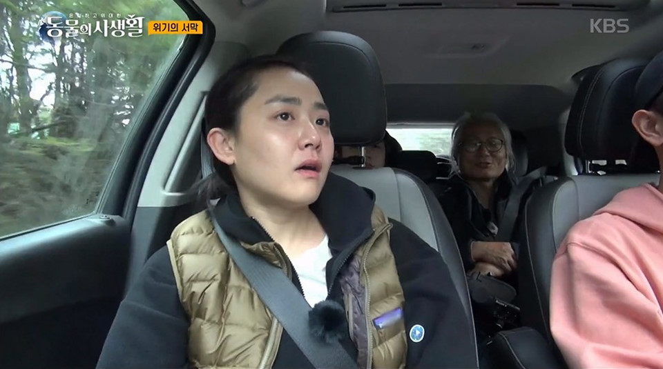 Vậy nhưng lần xuất hiện trên sóng truyền hình KBS mới đây, Moon Geun Young khiến khán giả không khỏi bất ngờ vì độ xuống sắc do tăng cân, để mặt mộc già nua. Nhiều người nhận xét ngôi sao "Trái tim mùa thu" giống như một phụ nữ ở tuổi 40, hơn là một sao nữ tỏa sáng như ngày nào.