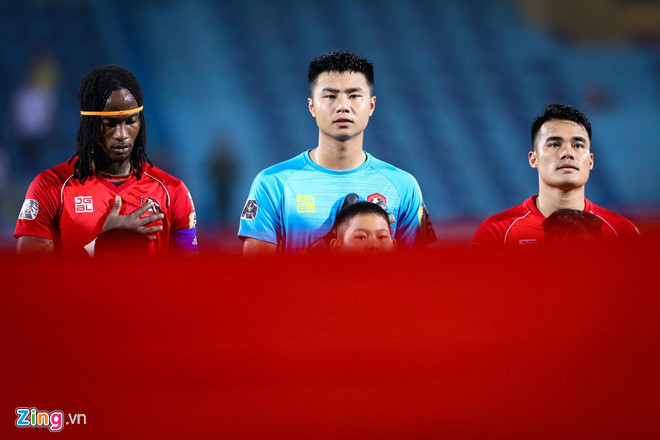 Nhiều người nói Văn Toản là "truyền nhân" của Đặng Văn Lâm ở CLB Hải Phòng khi có nhiều nét giống đàn anh từ việc từng bỏ ngang bóng đá, từng dự bị tại đội tuyển và sắp sửa trở thành thủ môn số 1 của CLB. Ảnh: Minh Chiến.