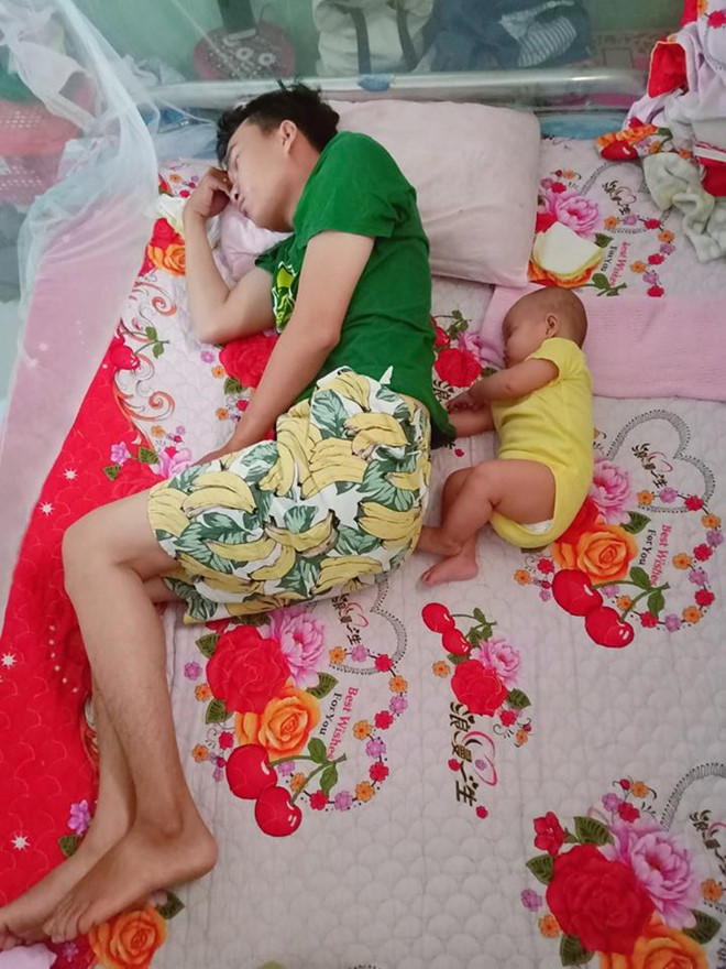 Chang Chang cho Zing.vn hay bé nhà chị chưa được 6 tháng nhưng đã giống cha y hệt, nhà bên chồng ai cũng nói khéo sinh, con gái như "photocopy từ cha". "Bố bé cũng bảo: Đúng là con gái của bố rồi, trật thế nào được", người này nói. Ảnh: Chang Chang.