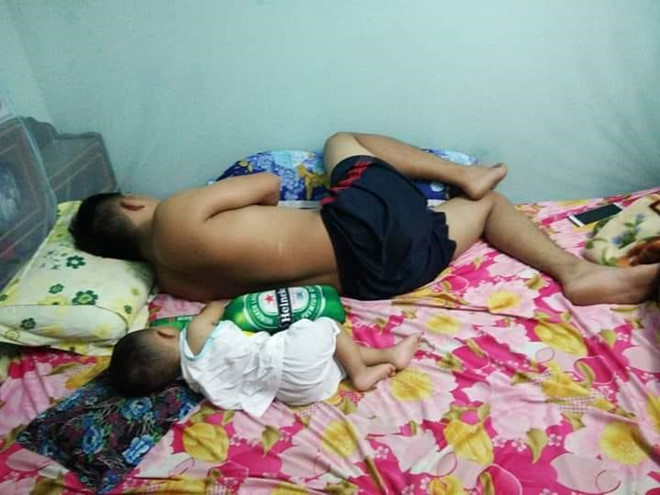 Về dáng ngủ của con trai, anh Ba Tuấn cho biết: "Khi nhỏ thì giống mẹ, lớn hơn một tí thì giống hệt ba. Giống từ cả giấc ngủ đều nằm hẳn về bên trái. Sở thích nằm võng không cần gối cũng y chang. Cảm ơn mẹ nó sinh cho ba đứa con ngoan nhé". Ảnh: Ba Tuấn.