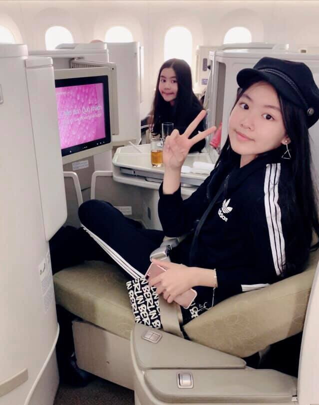 Thỉnh thoảng, Thảo Linh và em gái được bố mẹ thưởng cho các du lịch nghỉ dưỡng, sau những giờ học căng thẳng.