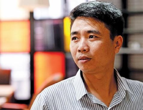 Thay cung cau cuu bac si nam khoa vi 'chua den cho da het tien'