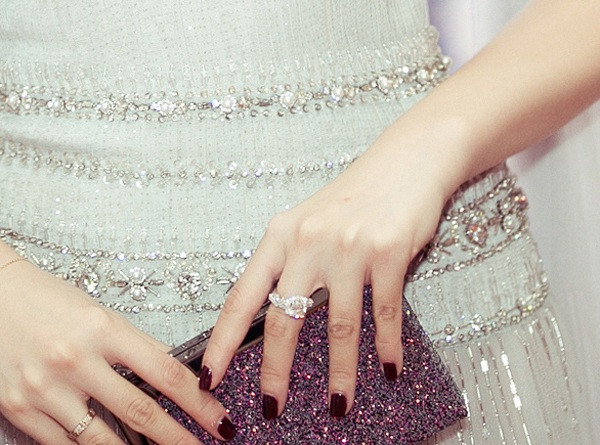 A Hau Tu Anh toa sang ruc ro nho vat khong ngo den-Hinh-2