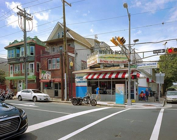 Tuy nhiên, tỷ phú Mỹ dường như lại xem thất bại ở Atlantic như một điều đáng để tự hào. Trong chiến dịch tranh cử năm 2016, ông khoe mình đã “kỳ công” lấy lại được những khoản tiền lớn từ Atlantic, vay mượn tiền từ bên thứ ba để đảm bảo gia sản kết xù của bản thân không bị ảnh hưởng khi kinh doanh gặp khó khăn. Ảnh: Brian Rose.