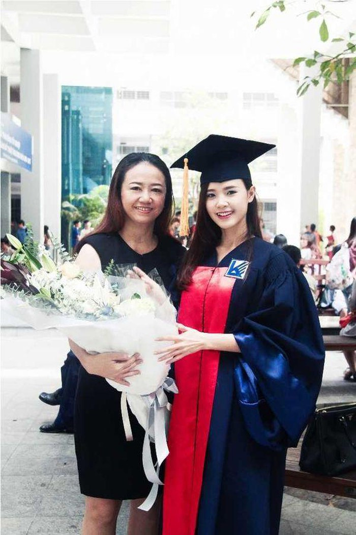 Nguong mo nhan sac nhu hai chi em cua me Midu-Hinh-2