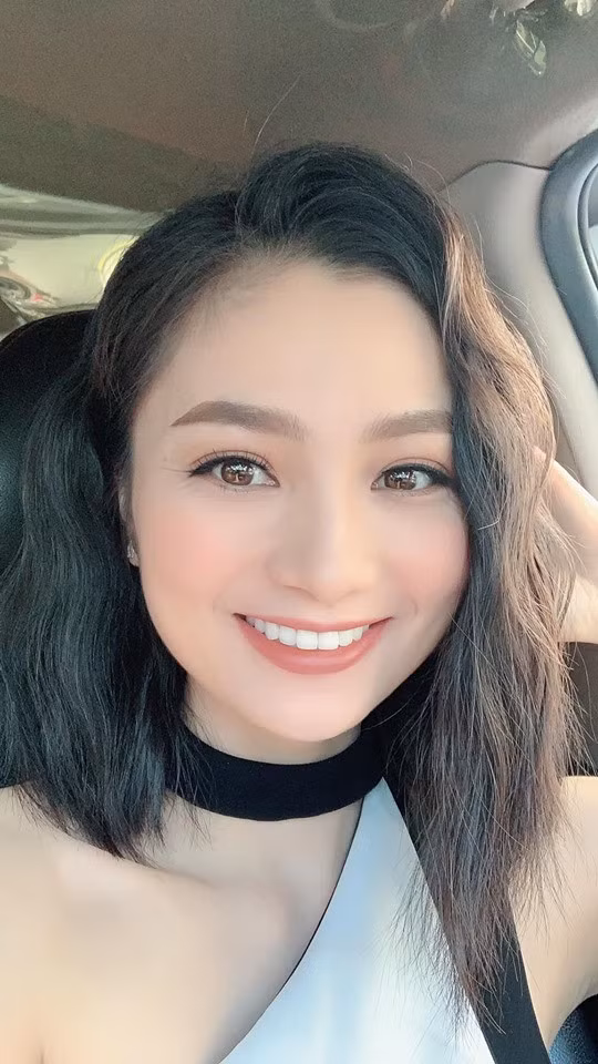 Diệu Hương cho biết bây giờ cô yên tâm quay lại đóng phim vì các con đã lớn và bản thân nữ diễn viên cũng tích đủ năng lượng để làm việc. Cô chia sẻ: "Hoa hồng trên ngực trái là bộ phim có ý nghĩa đặc biệt với cá nhân em, chính bởi vậy em dành toàn bộ thời gian để cân bằng giữa lịch quay và chăm sóc gia đình, chỉ muốn tập trung vào làm thật tốt công việc của mình".