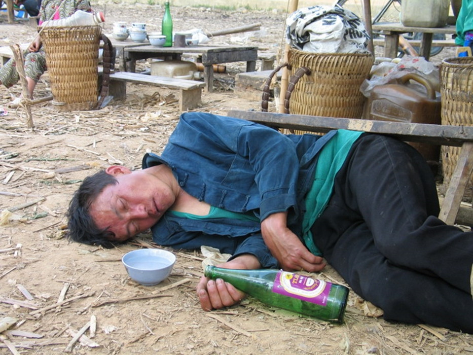 Hai huoc chuyen cai nghien ruou kho hon ca cai ma tuy-Hinh-2