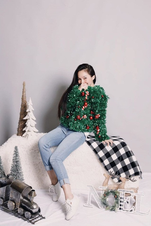 Tu bien minh thanh cay thong Noel, Hien Thuc van xinh dep tua nu than-Hinh-2