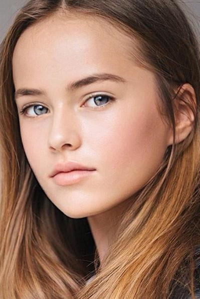 Kristina bắt đầu làm người mẫu từ năm 3 tuổi và nhanh chóng trở thành người mẫu đình đám bởi phong cách diễn xuất chuyên nghiệp. Cô bé hợp tác với tạp chí Vogue Ý, xuất hiện trong một số chiến dịch quảng cáo: Armani's kid fashion, Roberto Cavalli, Dsquared2 … Hiện tại nhan sắc của Kristina, 13 tuổi, vẫn không làm người hâm mộ thất vọng.