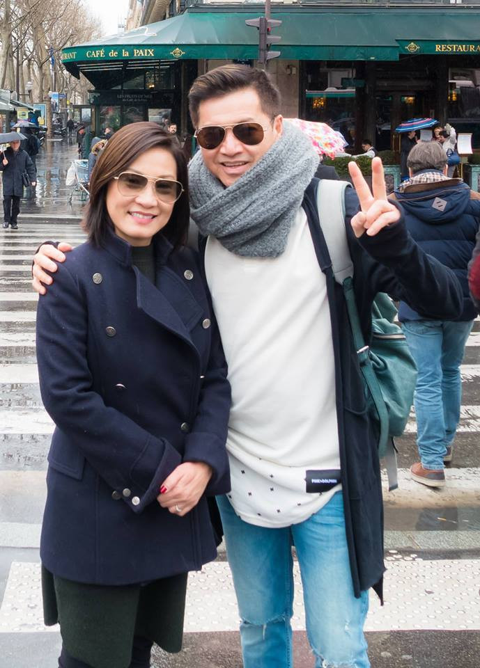 Anh và vợ đã cùng xuất hiện trên sân khấu hải ngoại với hàng trăm vở diễn, tên tuổi hai người được yêu mến nhiều năm qua nhờ vào nét diễn duyên dáng và tự nhiên trên sân khấu. Trong những năm gần đây, cả hai nghệ sĩ đều về Việt Nam hoạt động thường xuyên hơn, xuất hiện nhiều hơn ở các game show như "Người bí ẩn", "Bí mật đêm chủ nhật", "Hoán đổi"... Cặp đôi có hai con gái là Vicky (SN 1996) và Sophia (SN 2002), đây cũng là một trong những gia đình nghệ sĩ được công chúng ngưỡng mộ bởi tình yêu đẹp và gia đình hạnh phúc.