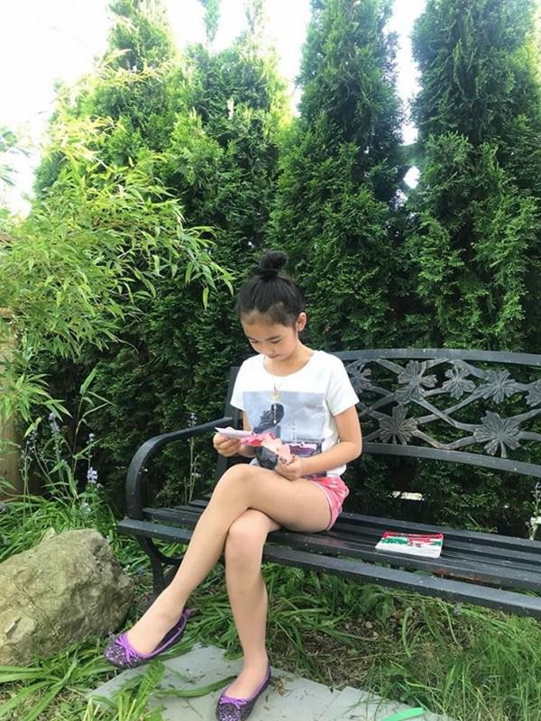 Hiện tại Mỹ Vân đang sống ở Canada với con gái. Hoa hậu này cũng từng dính tin đồn hẹn hò với ca sĩ Bằng Kiều nhưng Mỹ Vân cho biết họ chỉ là bạn bè thân thiết.