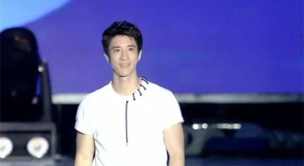 Cap doi gay sot chi 175 ty dong de moi Thanh Long ve du dam cuoi-Hinh-3