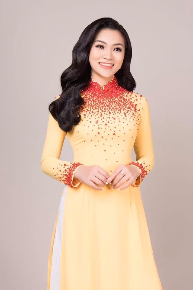 Ngo ngang nhan sac va ngoai hinh nong bong cua 