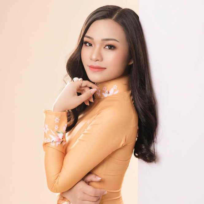 Ngo ngang nhan sac va ngoai hinh nong bong cua 