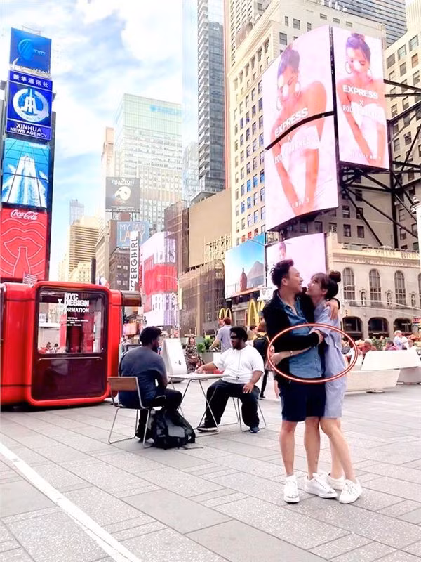 Tran Thanh bat luc khi bi bi fan ran ran che… qua map