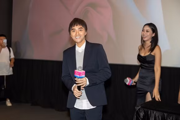 Ly do Hoa hau Huong Giang bat ngo 'tro lai lam con trai'-Hinh-2