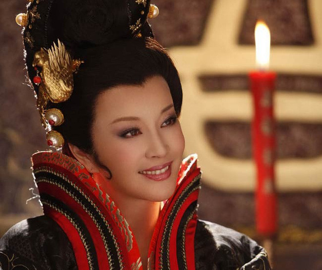 Nhung nu minh tinh Hoa Ngu dieu dung vi be boi tron thue