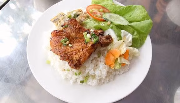 Thuc pham dai ky ket hop voi mat ong keo loi bat cap hai