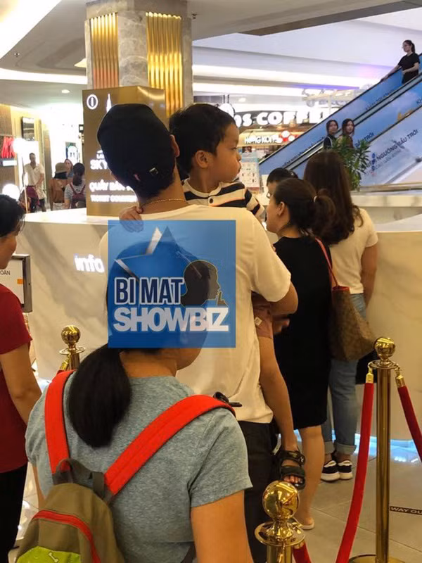 Ngam trom dung mao giong bo nhu duc cua con trai Tang Thanh Ha