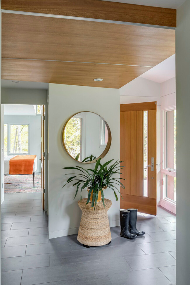 Lối vào nhẹ nhàng sáng sủa.