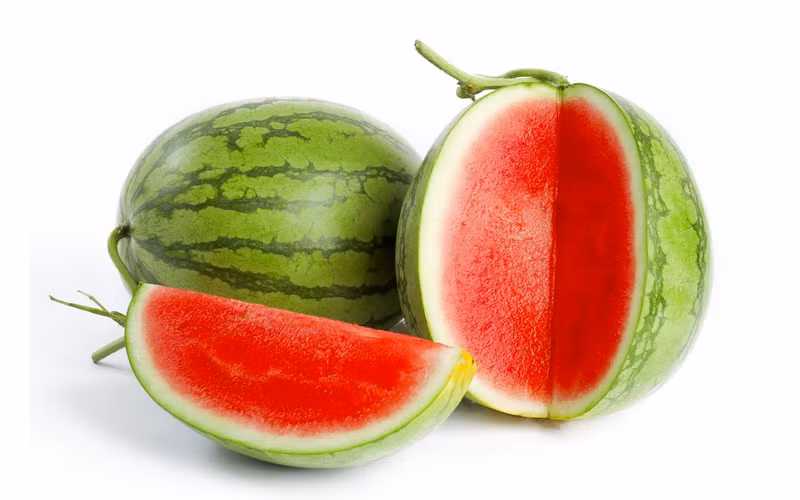 Khi mang thai, bạn tiêu thụ dưa hấu thì đồng nghĩa với việc đẩy thai nhi tiếp xúc với các độc tố nguy hiểm mà dưa hấu đào thải.