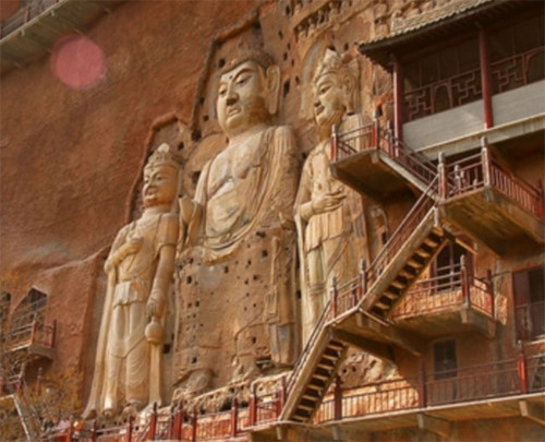 Co mot noi tien cam day chan nui nhung khong ai dam lay