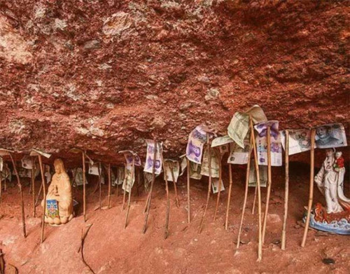 Co mot noi tien cam day chan nui nhung khong ai dam lay-Hinh-3