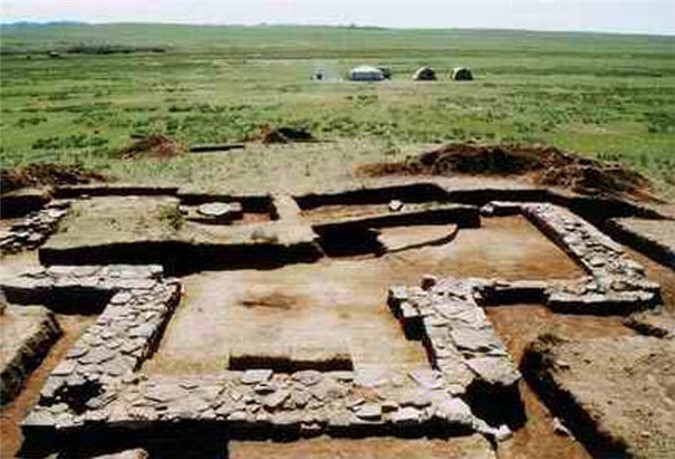 Di chỉ được cho là phần mộ của Thành Cát Tư Hãn ở Binder, Mông Cổ.