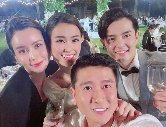 Tuy vậy, về việc tái hôn, đại diện của cả hai nói chuyện này vẫn chưa biết sẽ ra sao. Gần đây, Lưu Hương Giang còn khoe ảnh chụp cùng chồng cũ trong lễ cưới Đông Nhi - Ông Cao Thắng khiến công chúng không khỏi chú ý. Nhiều nhận định cho rằng quan hệ của họ đã được cải thiện và có khả năng sẽ hàn gắn trong thời gian tới.